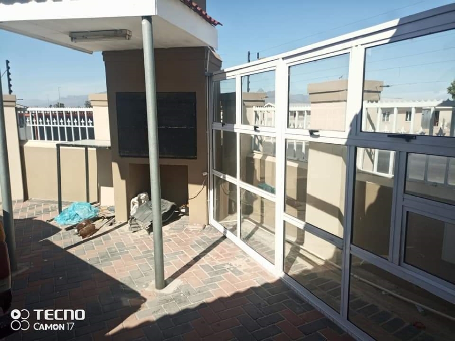 3 Bedroom Property for Sale in Electric City Western Cape